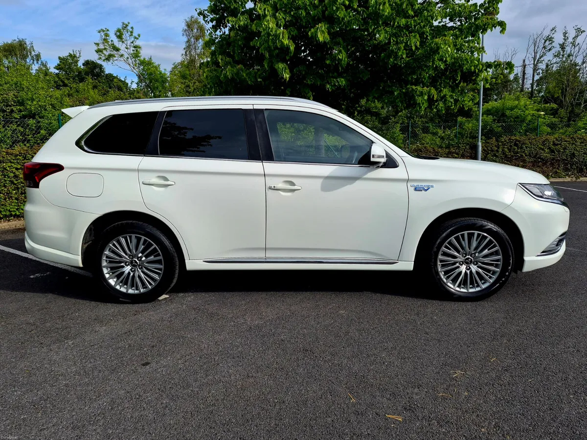 2018 MITSUBISHI OUTLANDER 2.4 INTENSE PHEV HYBRID - Image 4