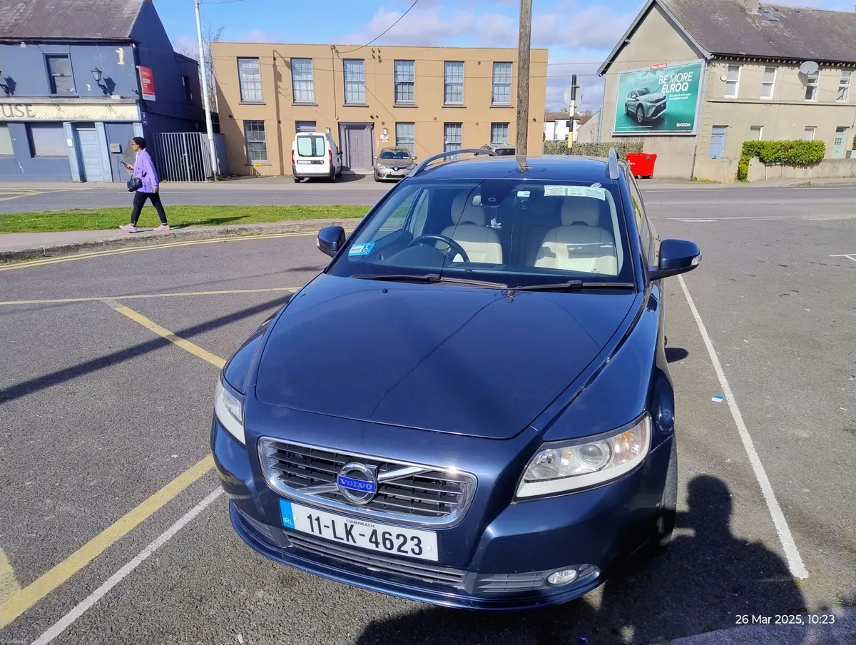 2011 Volvo V50 1.6D Drive SE LUX Edition - Image 2