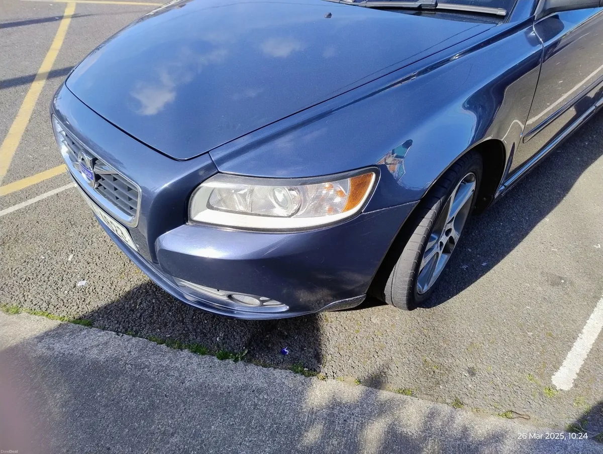 2011 Volvo V50 1.6D Drive SE LUX Edition - Image 4