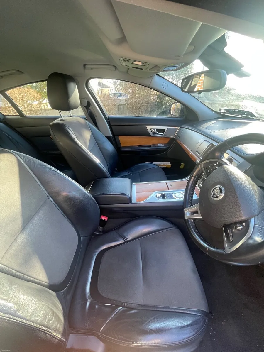 Jaguar XF 2011 - Image 4