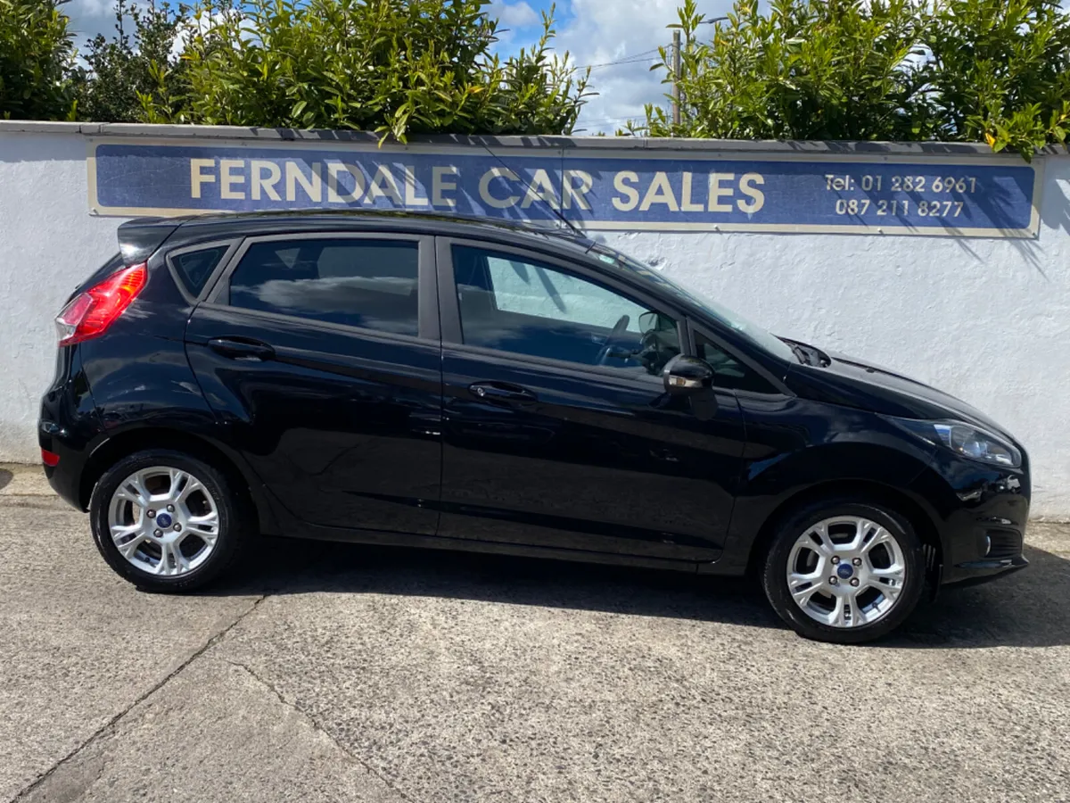 Ford Fiesta 1.25 Zetec With air con low kms - Image 2