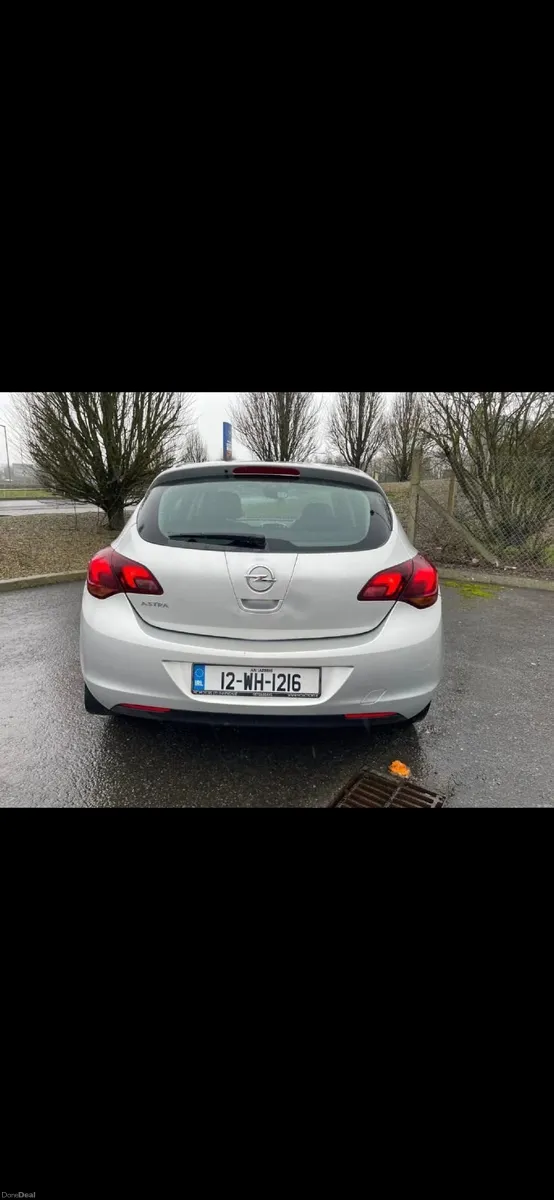 Opel Astra 2012 - Image 2