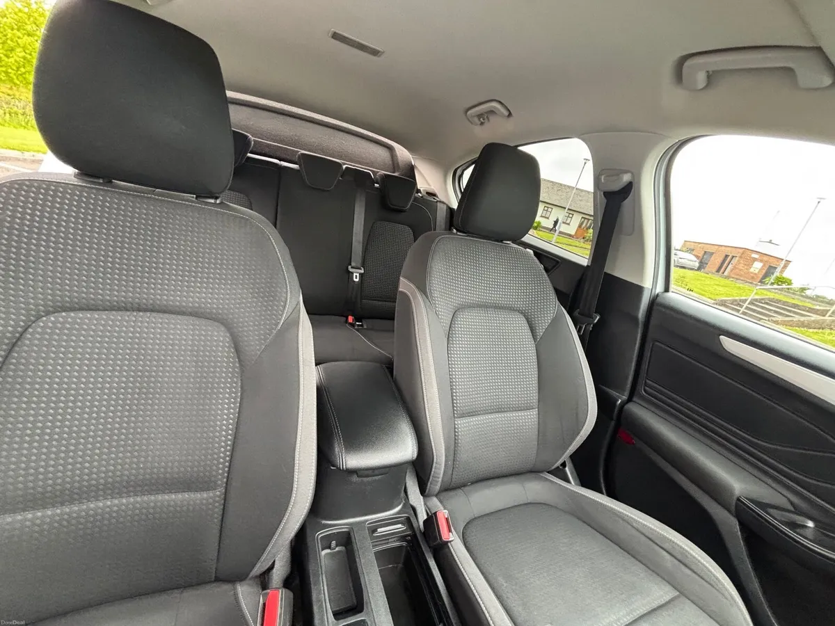 Ford Focus 2018 - Image 2
