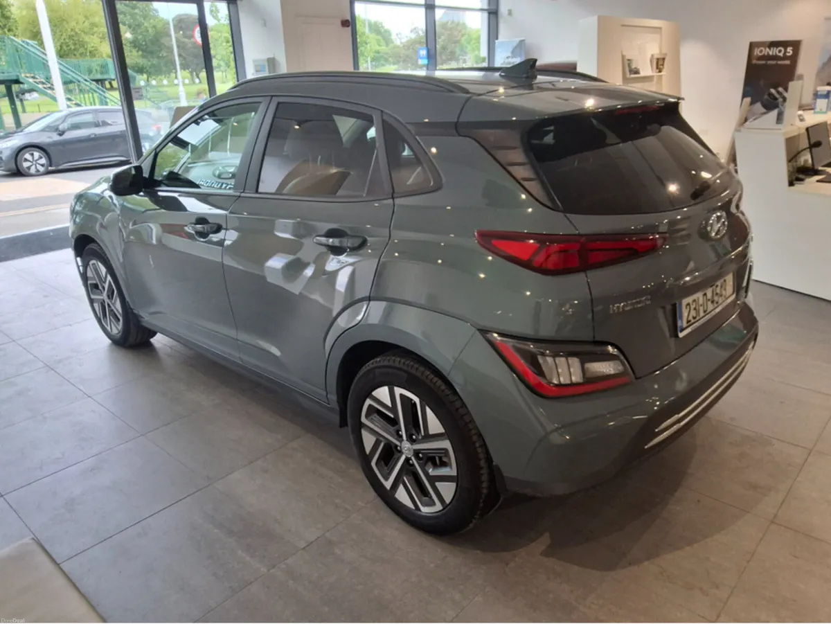 Hyundai KONA PREMIUM 64kW ** LONG RANGE HYUNDAI ** - Image 3