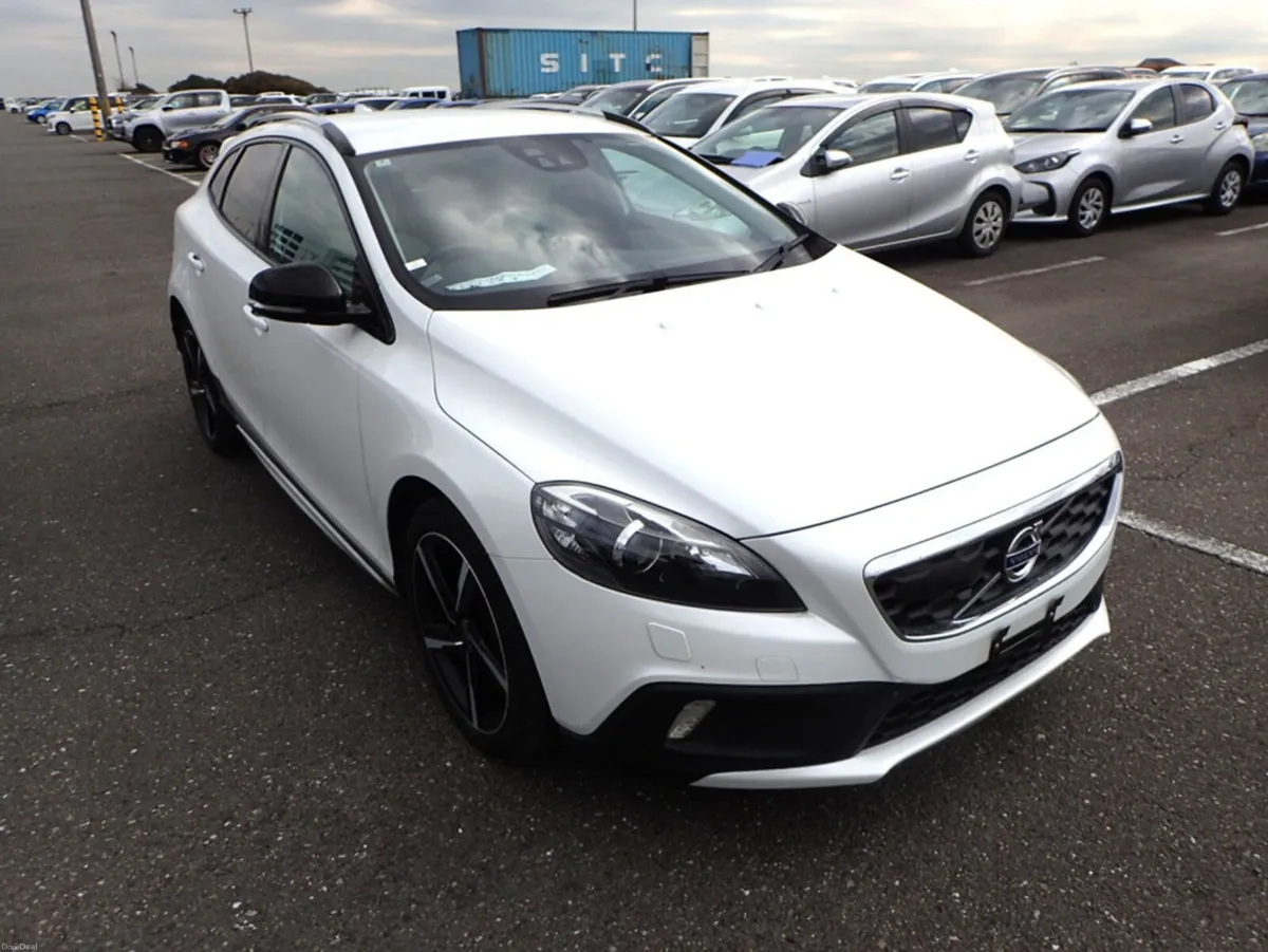 Volvo V40 2.0 D4 CROSS COUNTRY SE LUXURY DIESEL 19 - Image 2