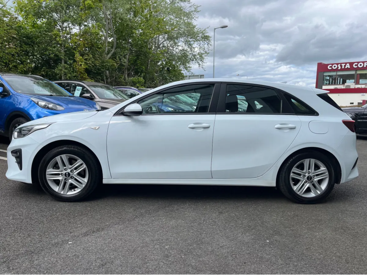 Kia Ceed 1.0 PETROL K2 **LOW CLOCK** - Image 4
