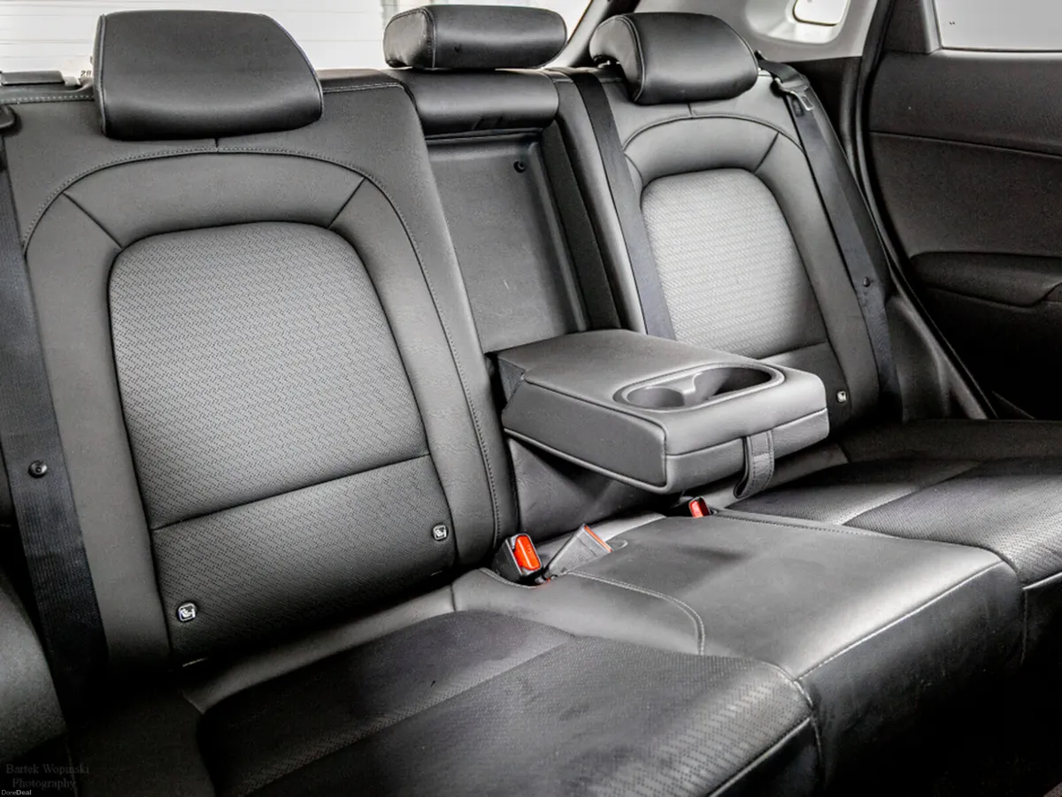 Hyundai KONA Kauai EV Premium 64kWh Auto 200HP - Image 4