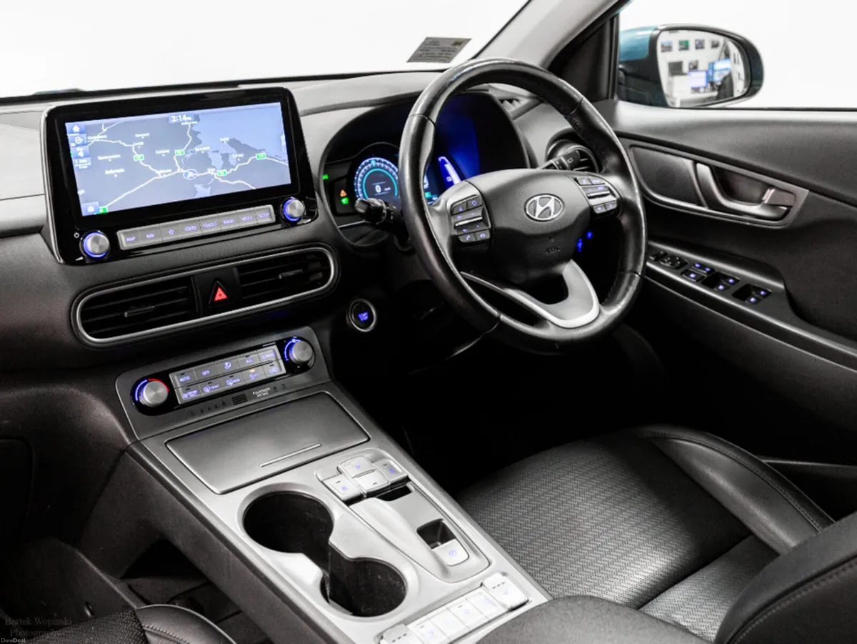 Hyundai KONA Kauai EV Premium 64kWh Auto 200HP - Image 6
