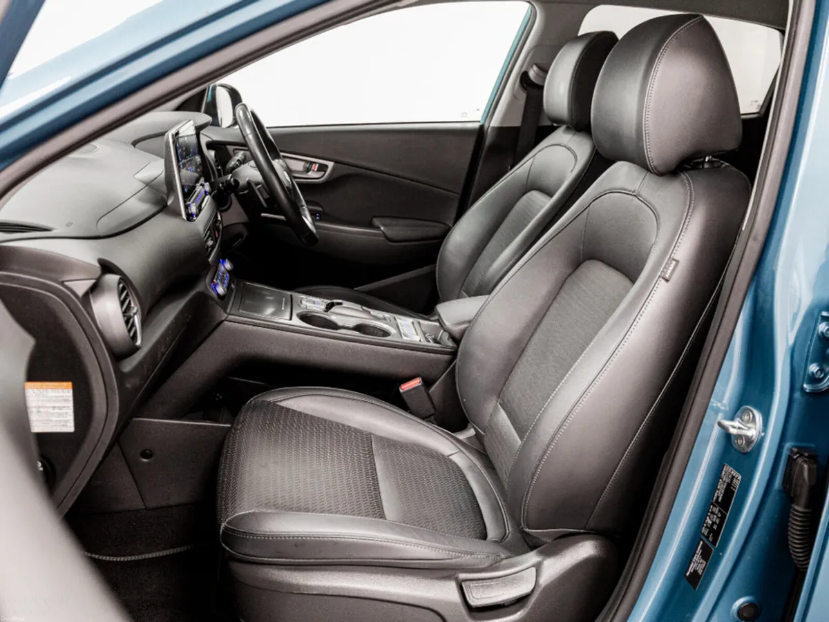 Hyundai KONA Kauai EV Premium 64kWh Auto 200HP - Image 5