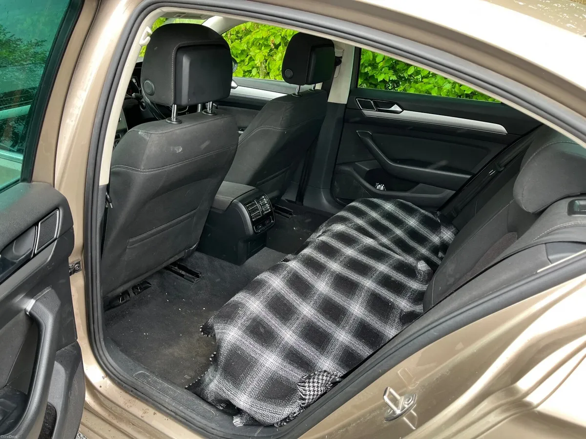 Volkswagen Passat 2016 - Image 3
