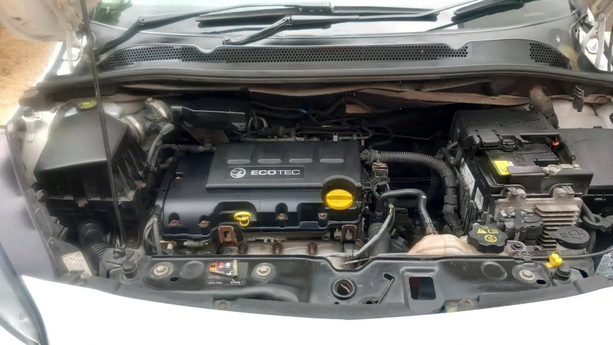 Corsa 1.4 SRI ECOTECH petrol manual - Image 3
