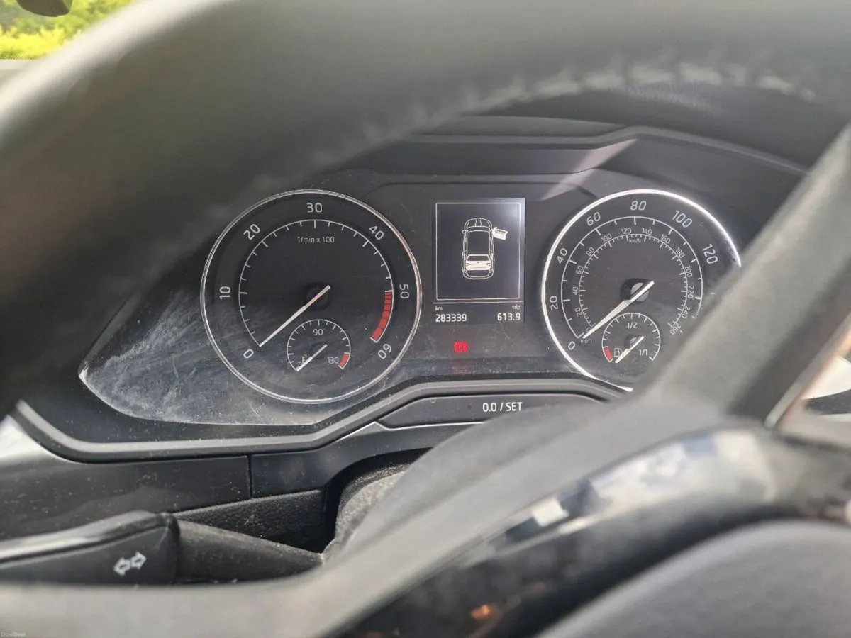 Skoda Superb 1.6 TDI Combi - Image 3