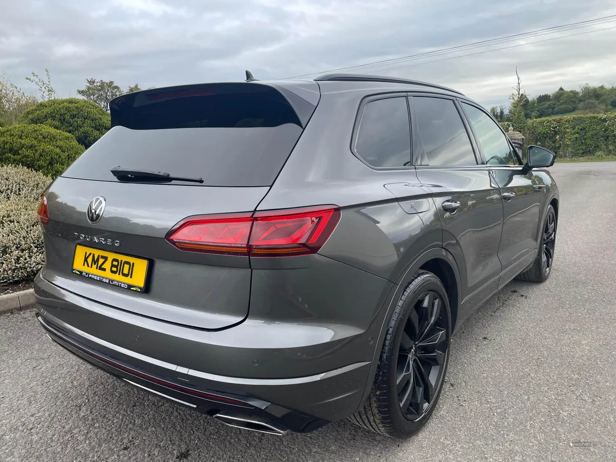 Volkswagen Touareg DIESEL ESTATE - Image 2