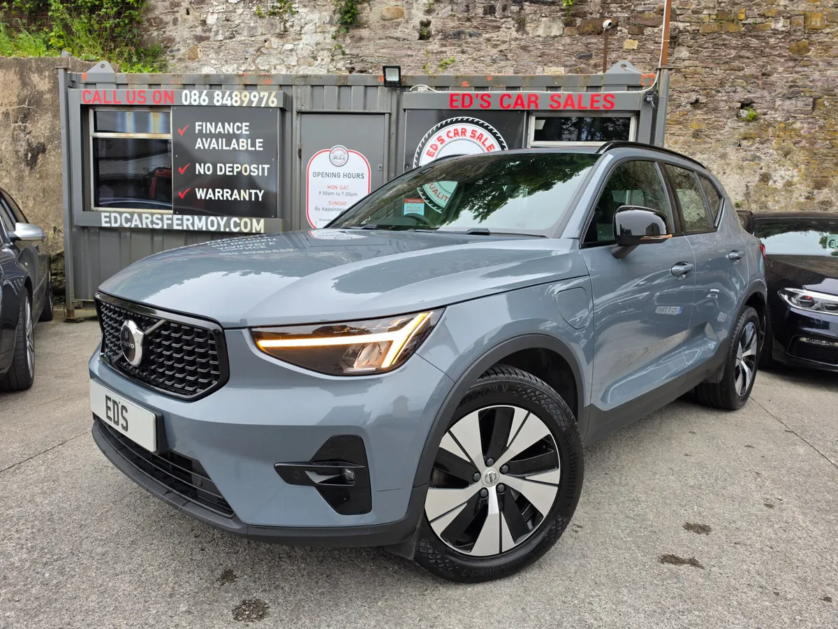 Volvo XC40 T4 Recharge Petrol Plug In Hybrid 2023 - Image 4
