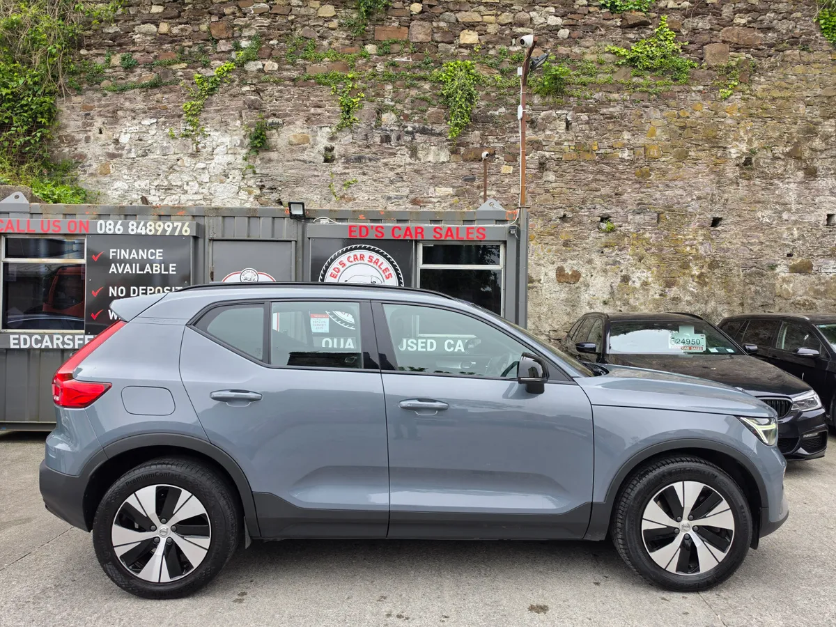 Volvo XC40 T4 Recharge Petrol Plug In Hybrid 2023 - Image 3