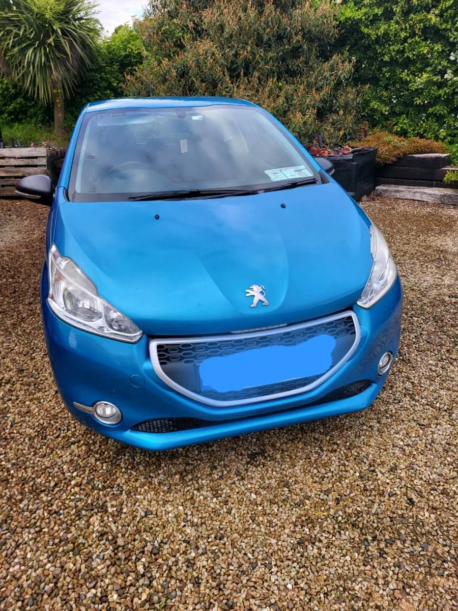 Peugeot 208 - Image 2