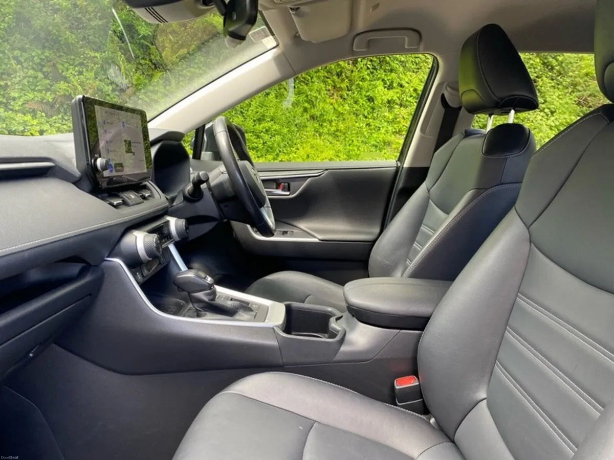 Toyota RAV4 HYBRID SOL - Image 6
