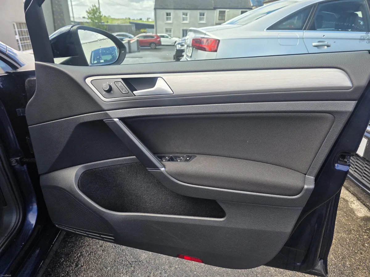 VW Golf Automatic - Image 6