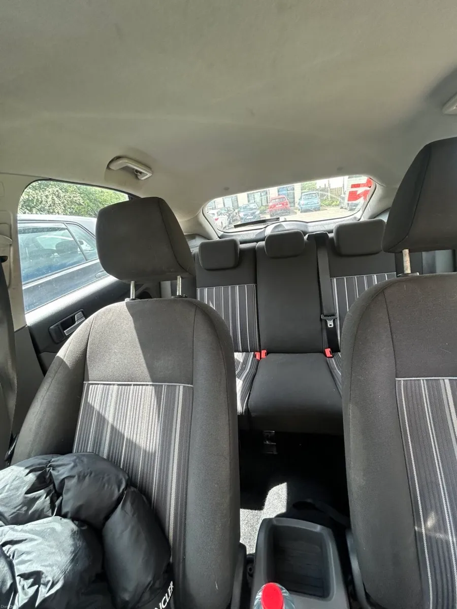 2009 ford focus - Image 2