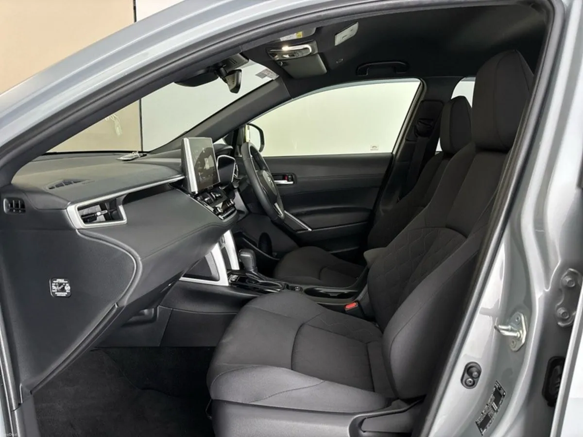 Toyota Corolla Cross HYBRID SPORT - Image 6