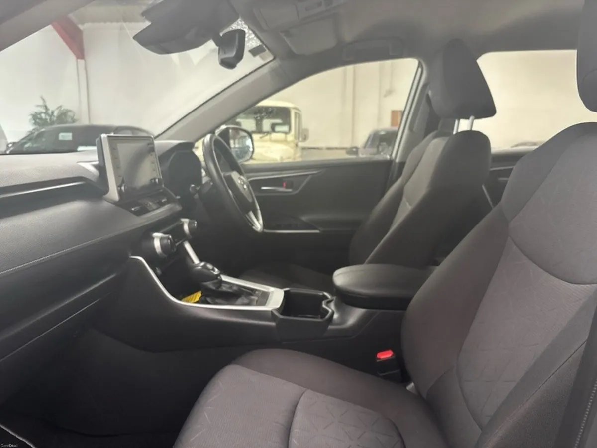 Toyota RAV4 HYBRID LUNA 4DR AUTO - Image 6