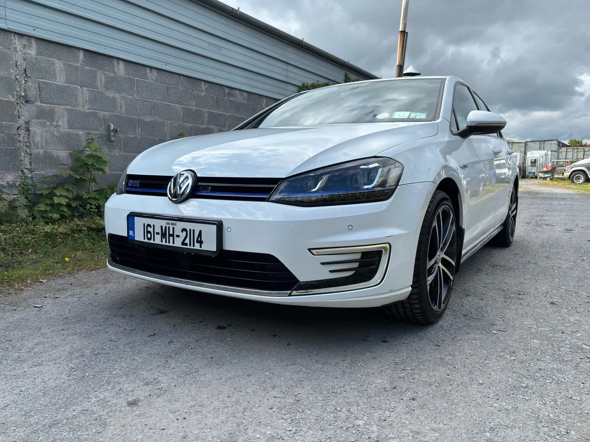 Volkswagen Golf GTE - Image 3