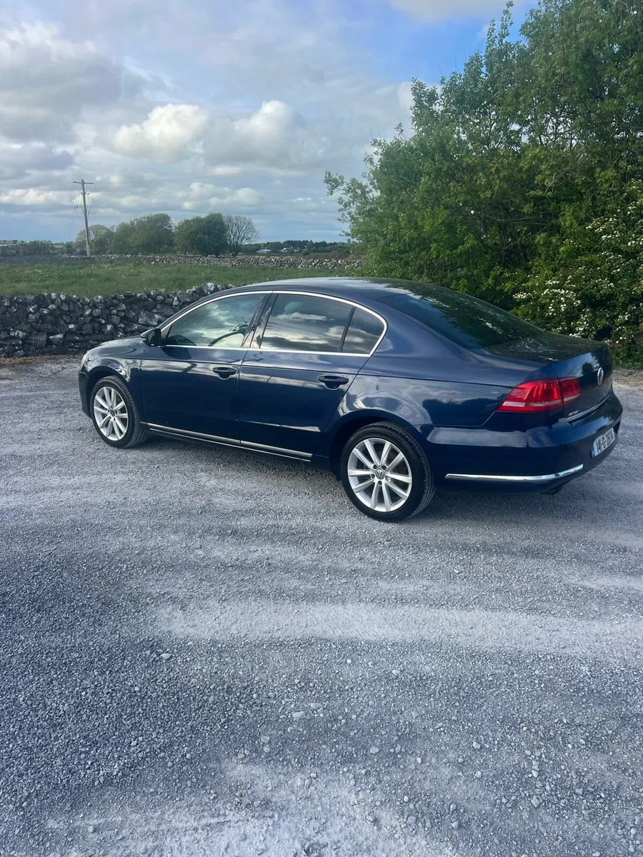 Volkswagen Passat - Image 1