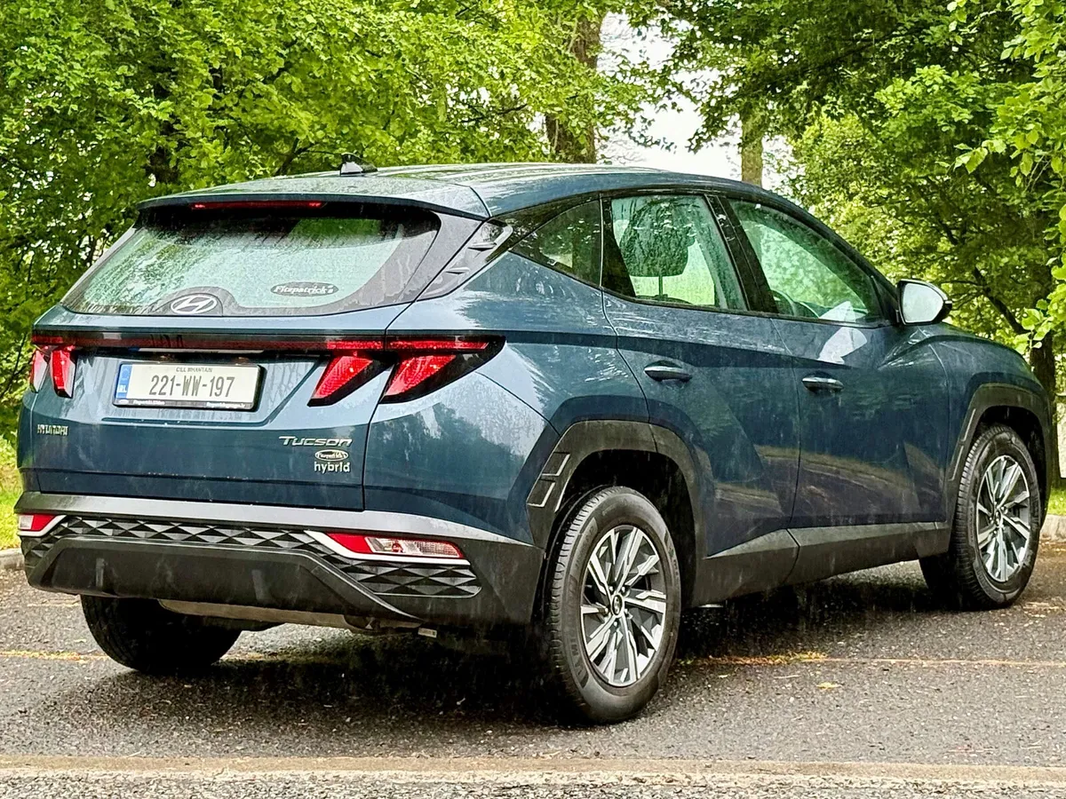Video Tour 235 BHP Hybrid with Full service record - Image 3