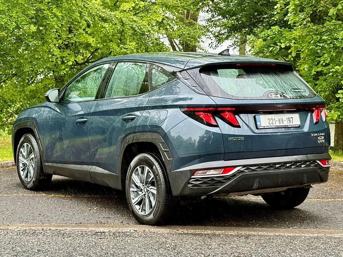 Video Tour 235 BHP Hybrid with Full service record - Image 4