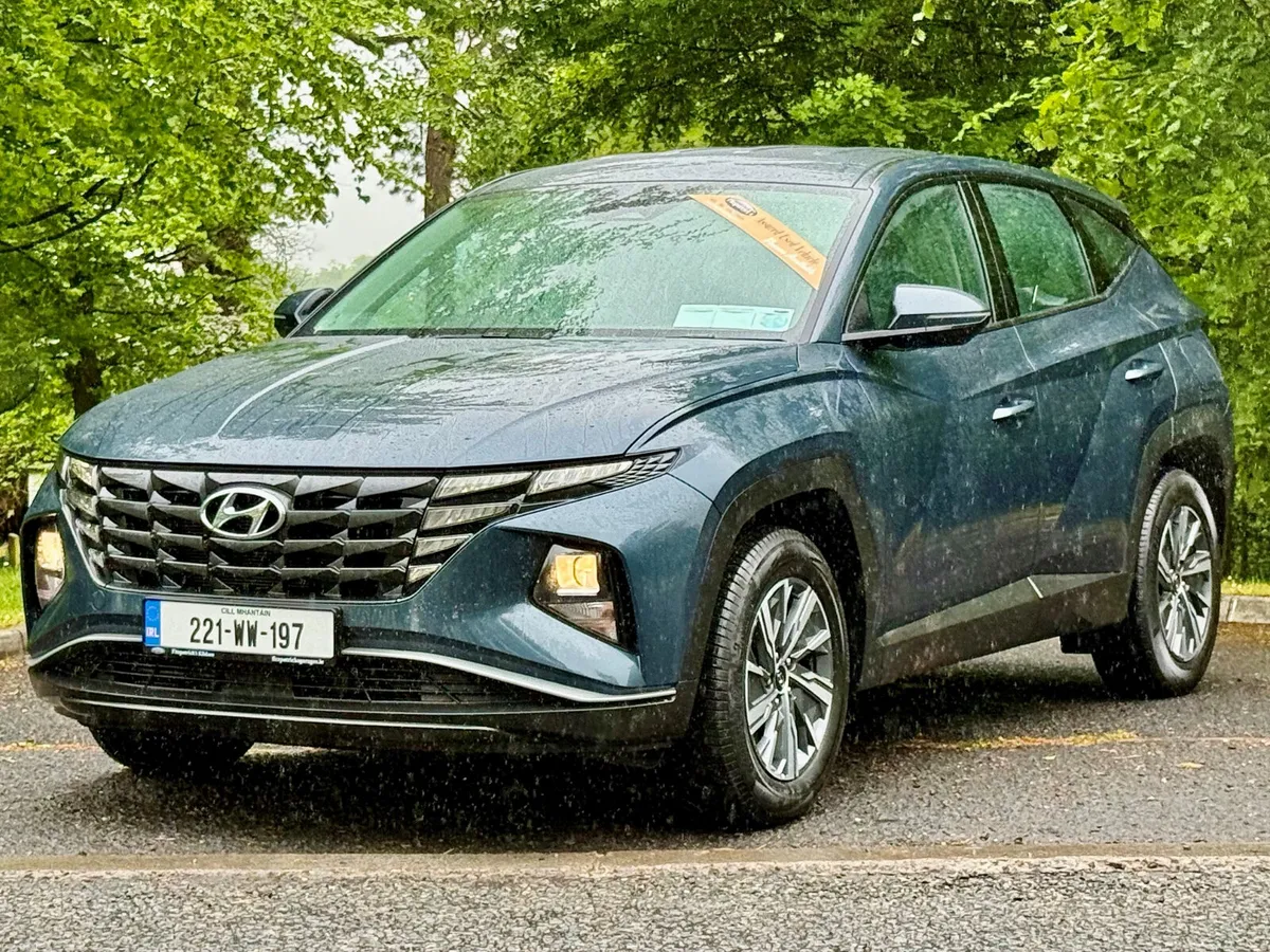 Video Tour 235 BHP Hybrid with Full service record - Image 4