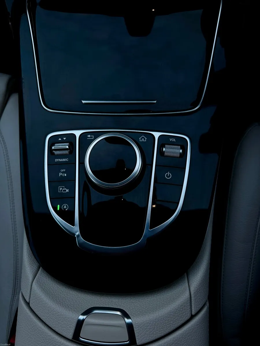 Mercedes Benz E-class 200d low mileage - Image 4