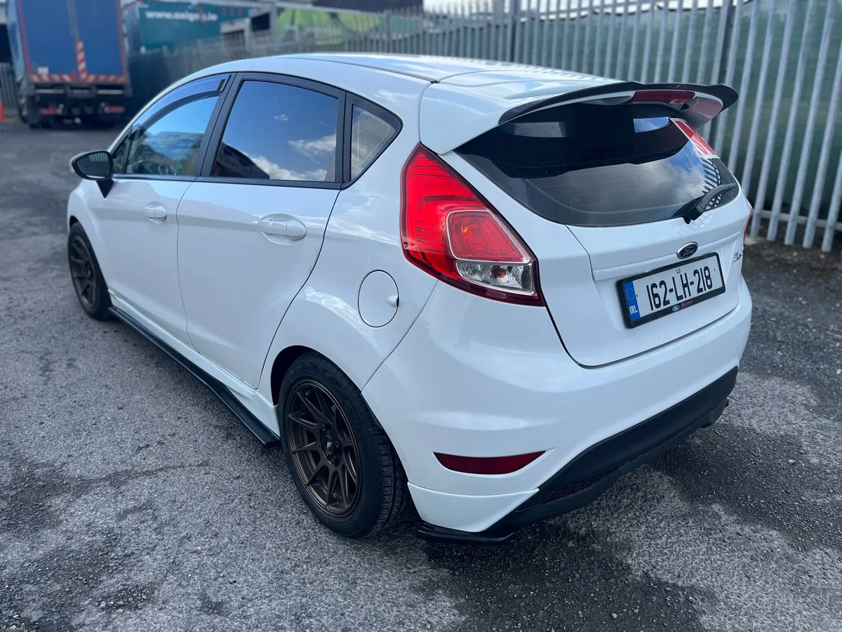 2016 Ford Fiesta - Image 2