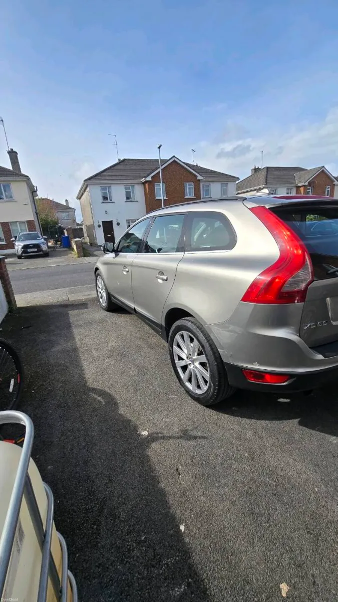 Volvo xc60 - Image 2