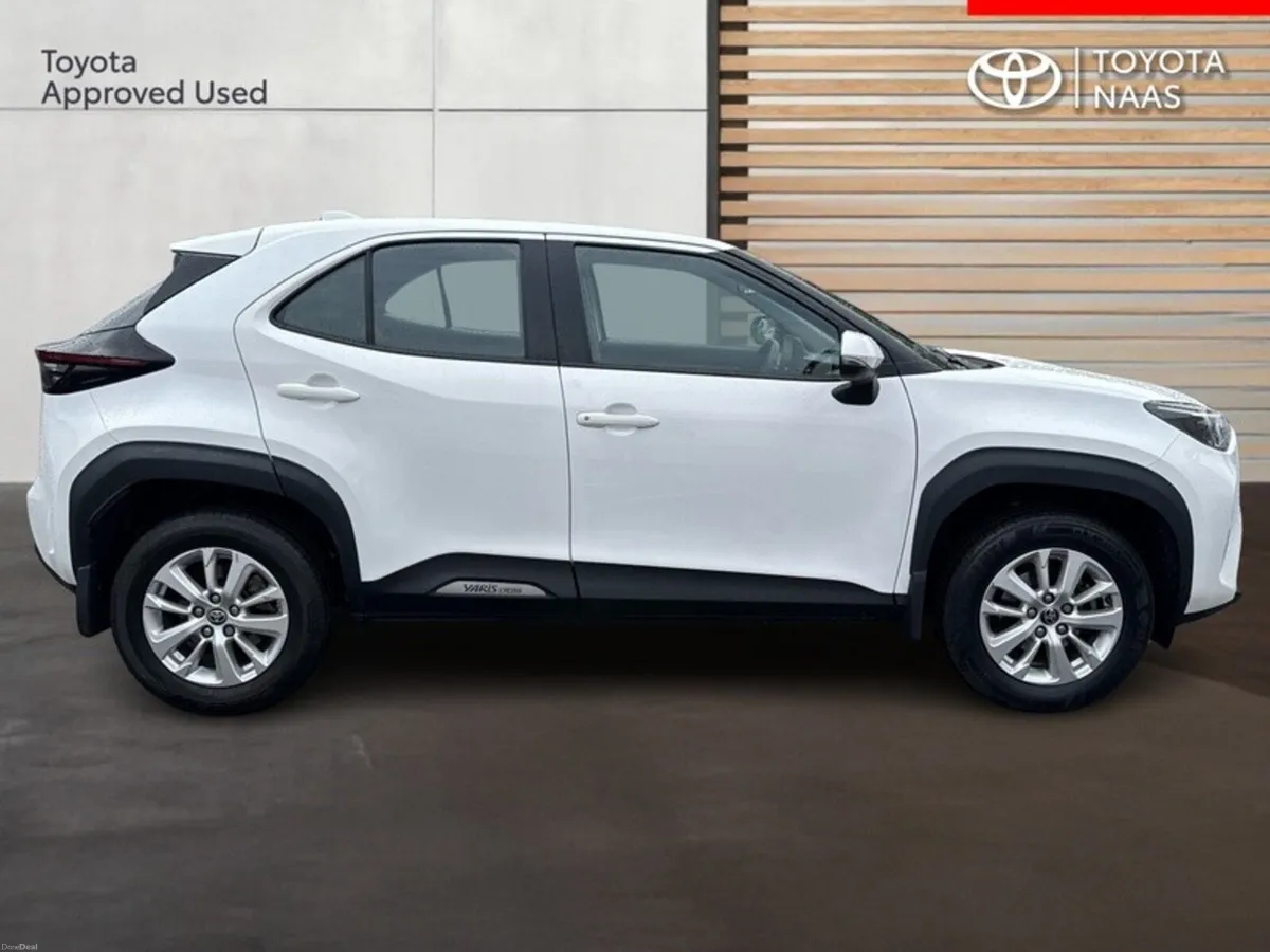 Toyota Yaris Cross CR LUNA 4DR AUTO - Image 3