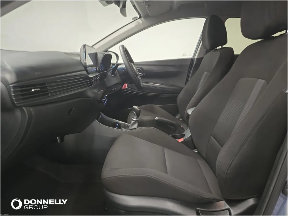 Hyundai i20 Hatchback Premium - Image 4