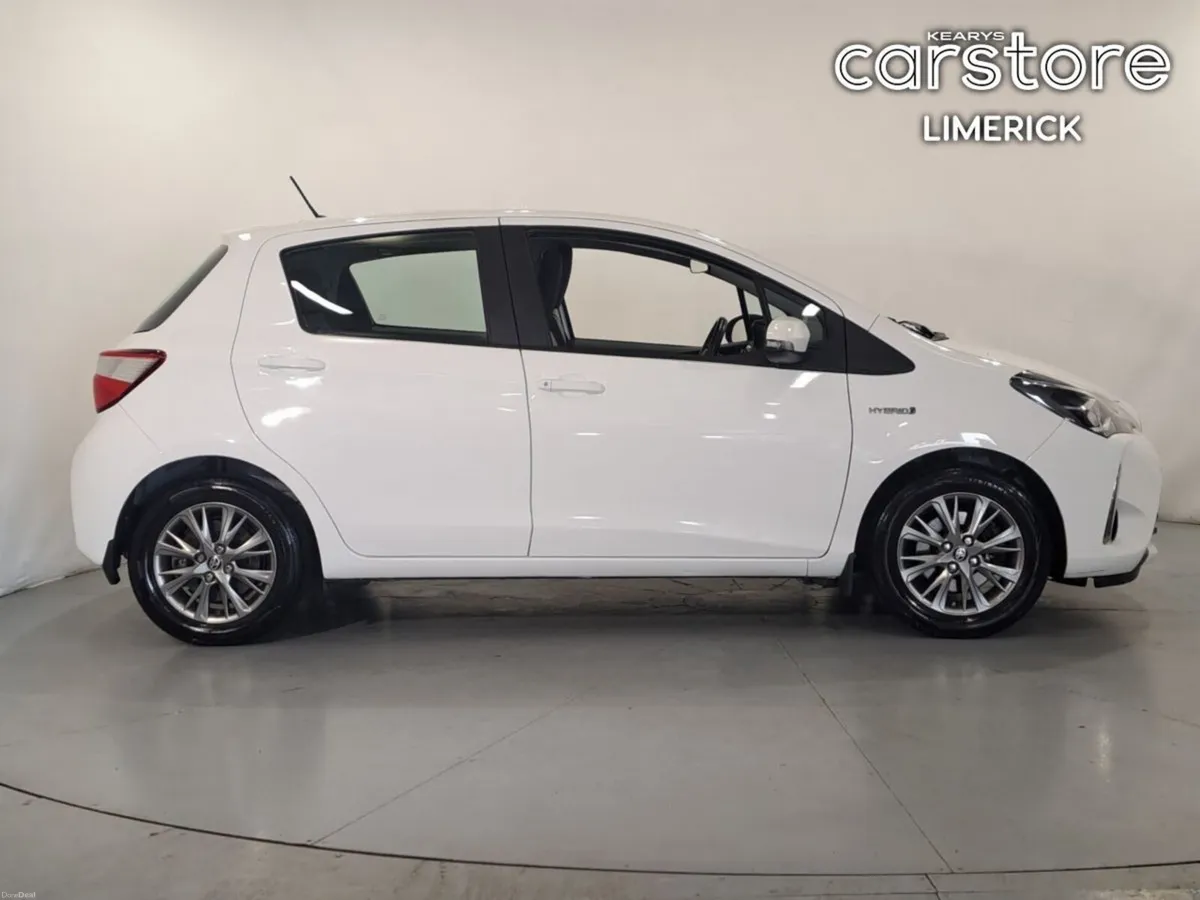 Toyota Yaris Hybrid Luna - Image 2