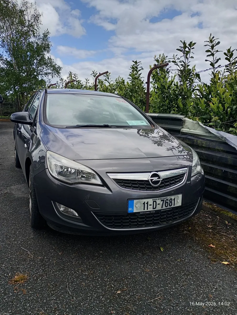 Opel Astra 2011 - Image 1
