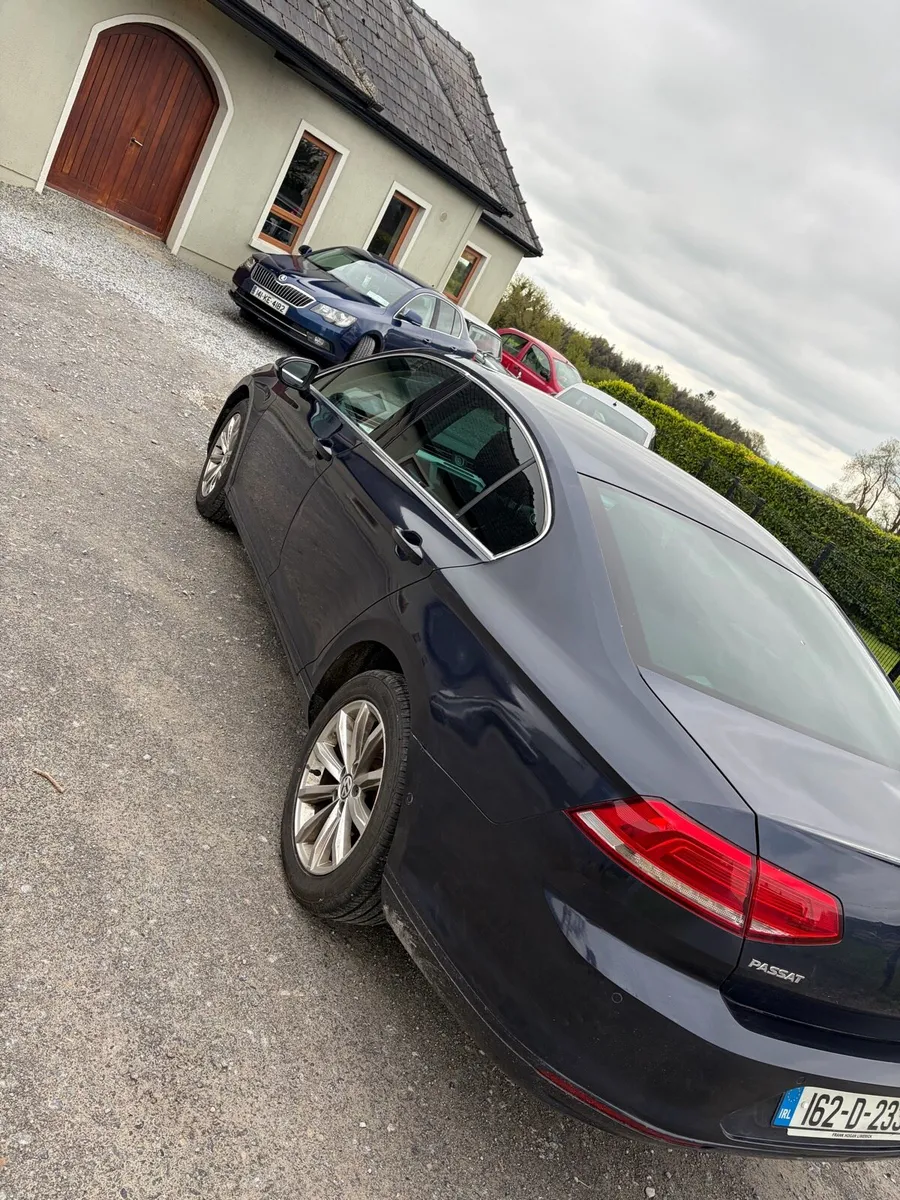 2016 Volkswagen Passat 2.0L - Image 4