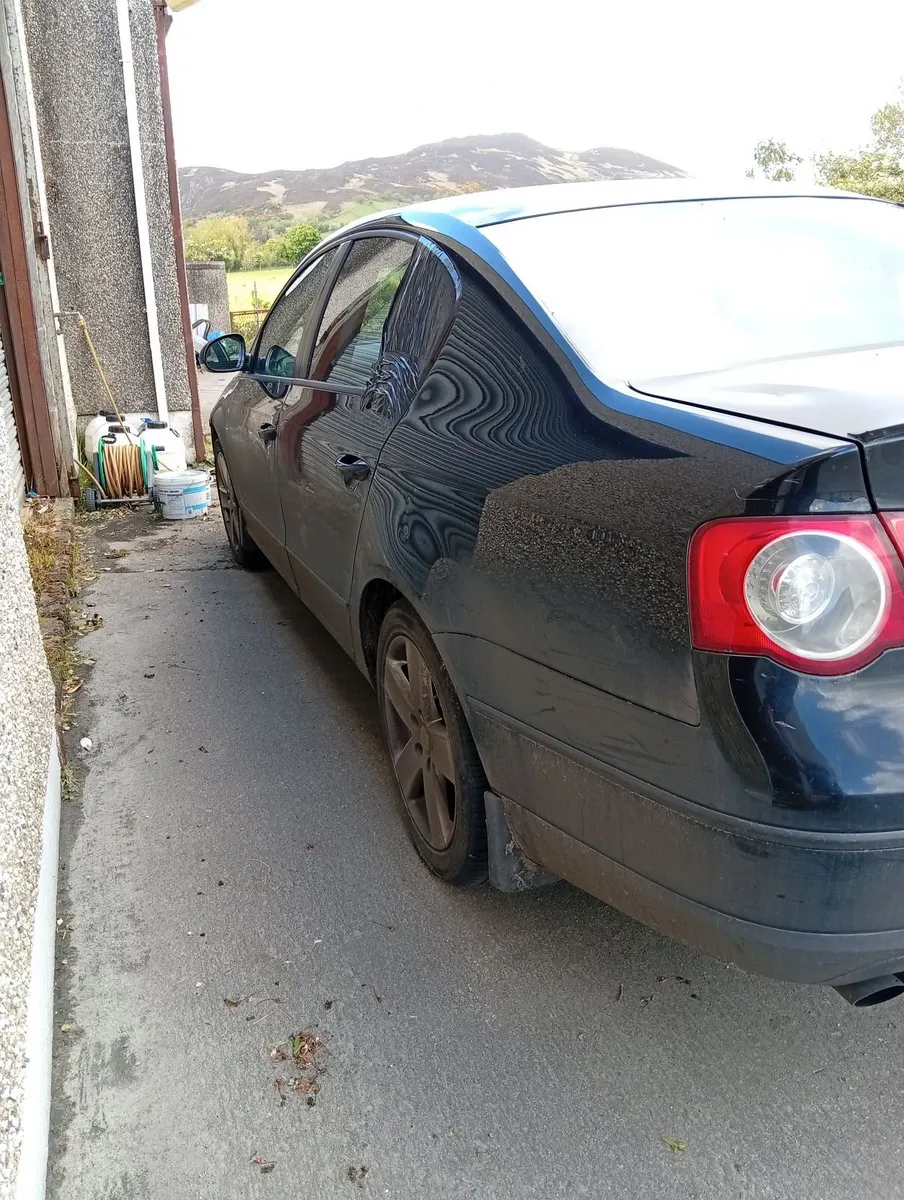 Volkswagen Passat 2010 - Image 2
