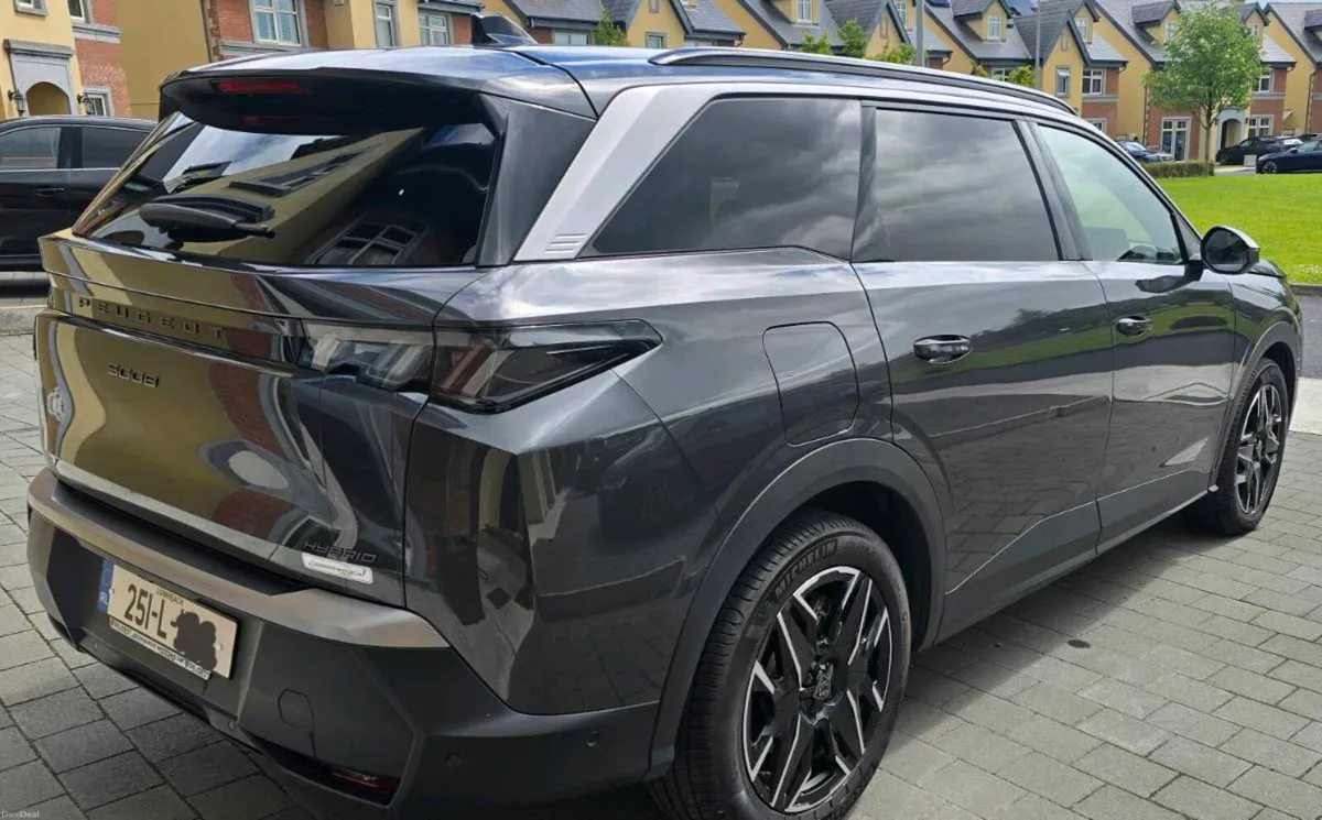 2025 Peugeot 5008 Automatic Hybrid 7 Seats - Image 3