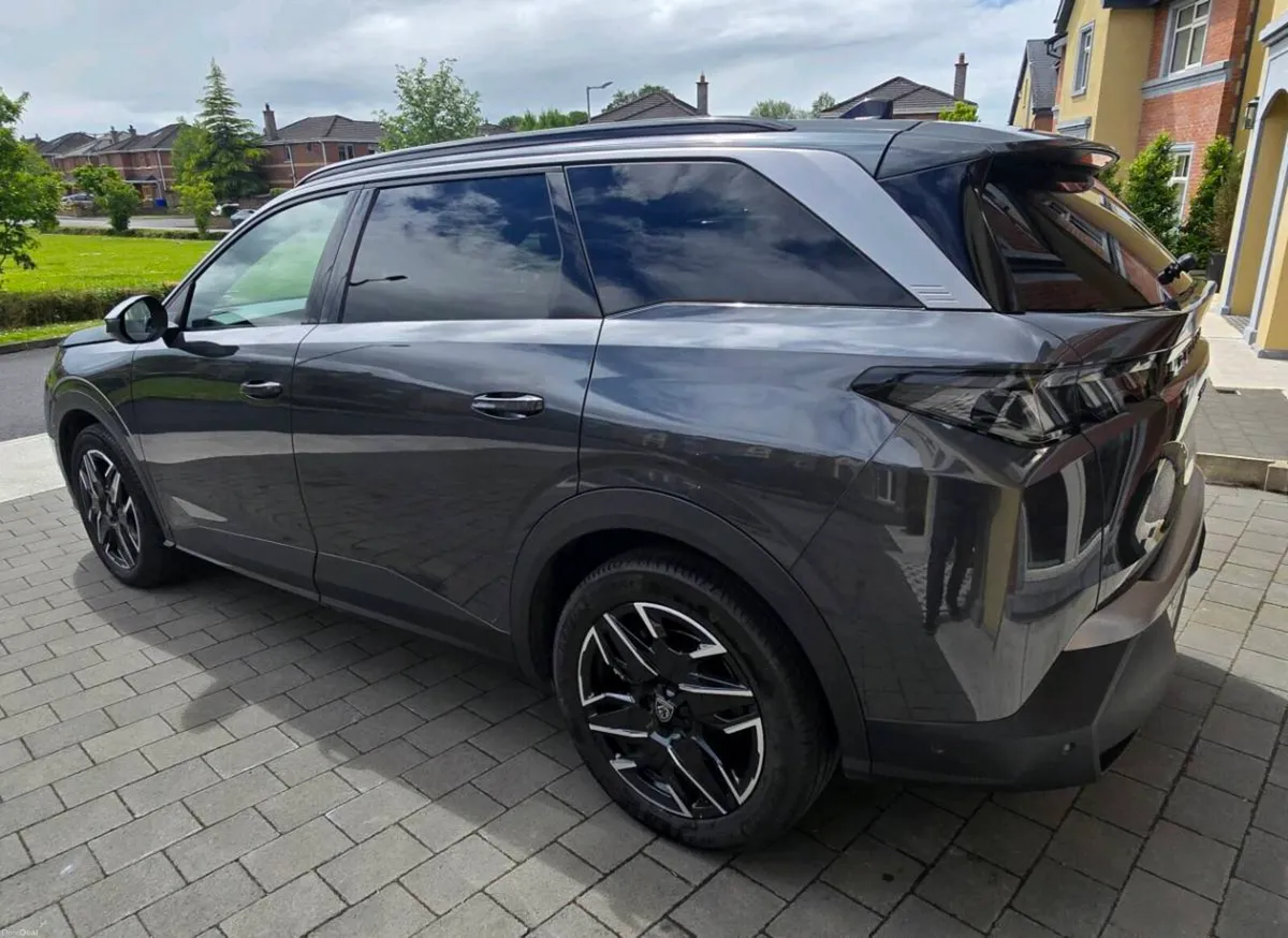 2025 Peugeot 5008 Automatic Hybrid 7 Seats - Image 5