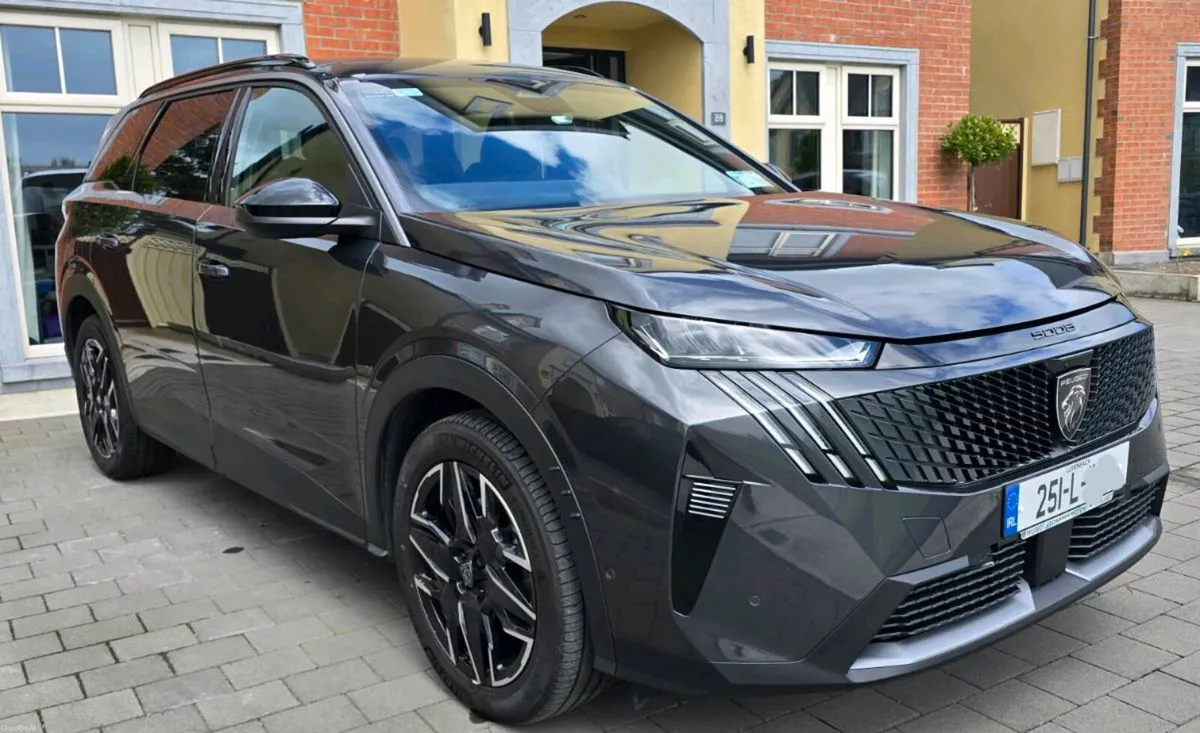 2025 Peugeot 5008 Automatic Hybrid 7 Seats - Image 1