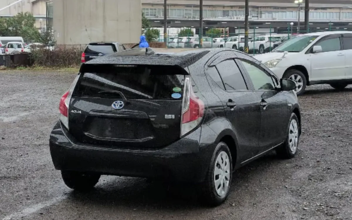 2015 Toyota Aqua 1.5 Petrol Hybrid - Image 4