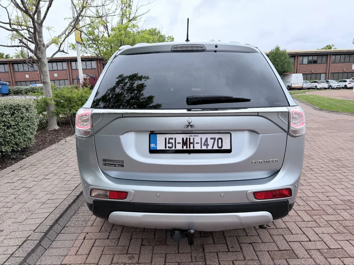 Mitsubishi Outlander 2.2 DSL 4WD 7 Seats - Image 4