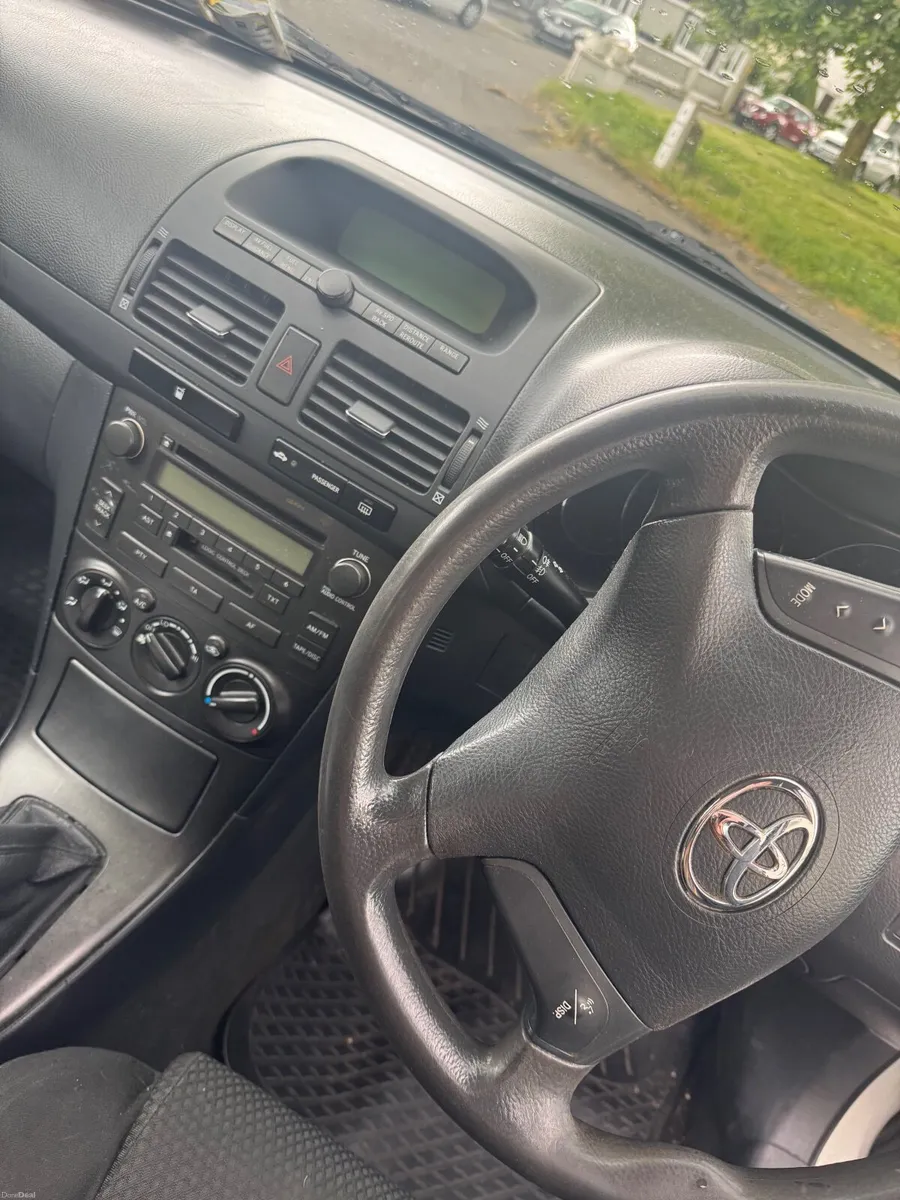 Toyota Avensis 2003 - Image 2