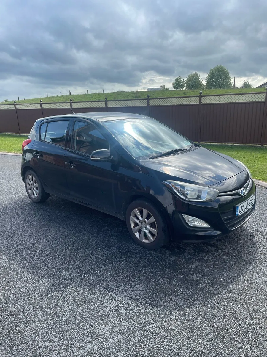 132 Hyundai i20 Black NCT 2027 - Image 1