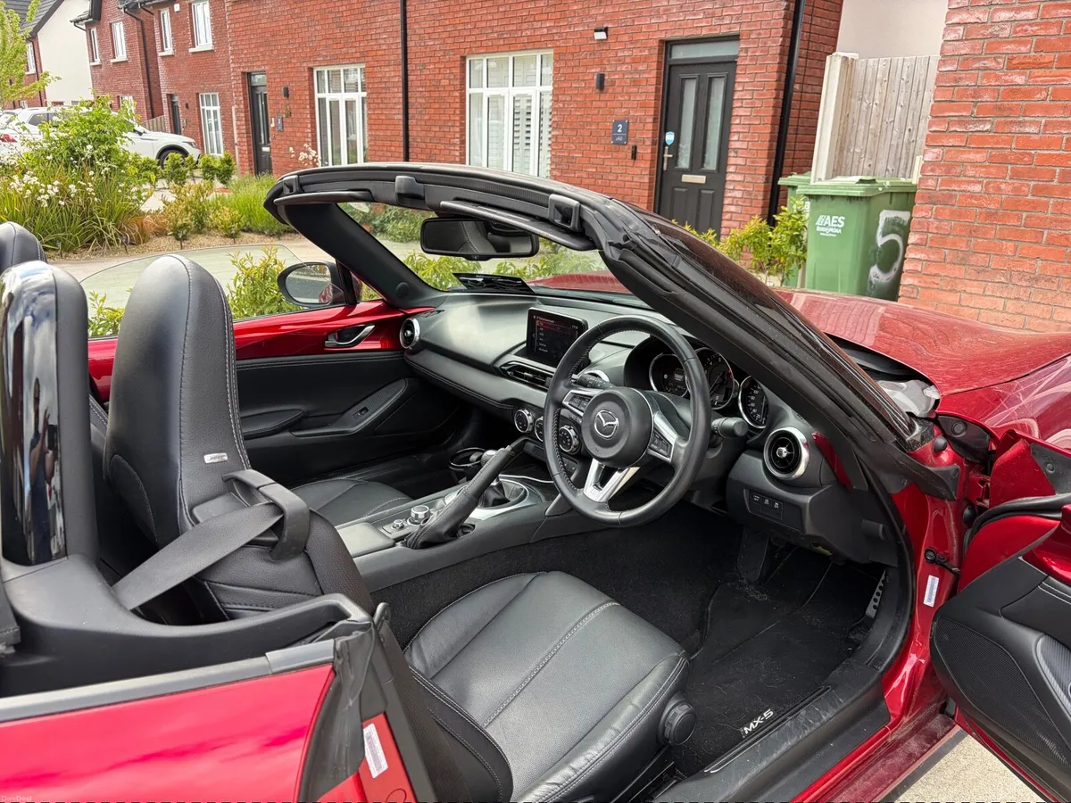 Mazda MX-5 2023 - Image 2