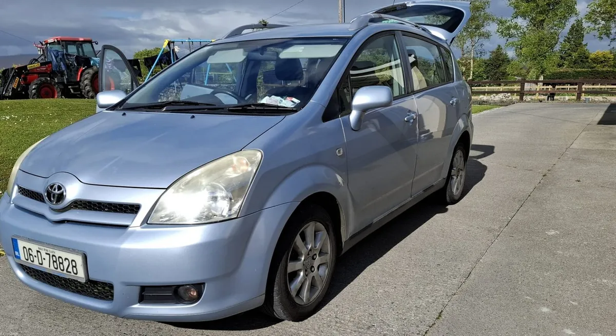 Toyota Corolla Verso - Image 2