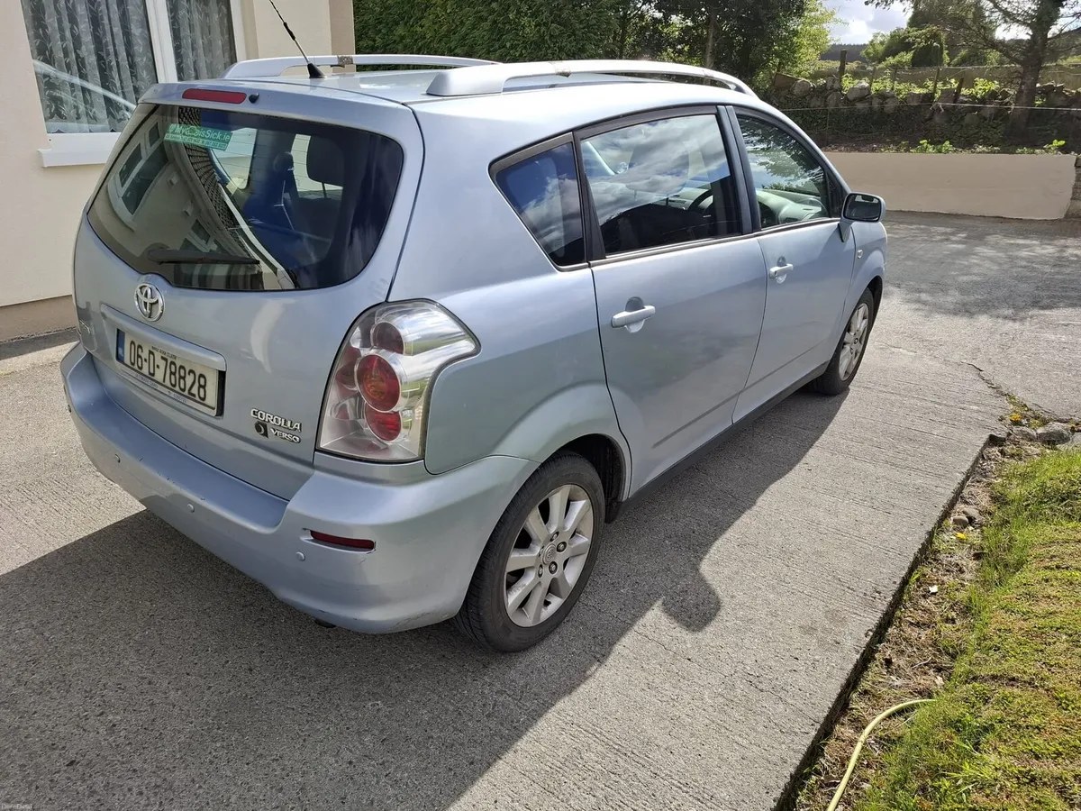 Toyota Corolla Verso - Image 4