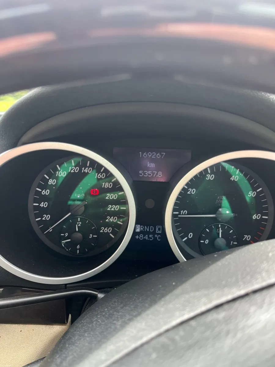 Mercedes-Benz SLK 2004 auto low kms - Image 1